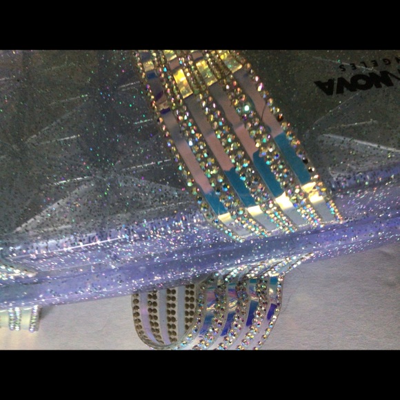 Fashion Nova trendy women’s clear slippers 10. - Picture 4 of 4
